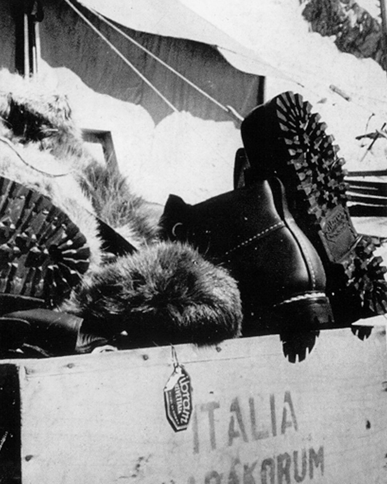 shots of the 1954 Italian expedition to K2 img8